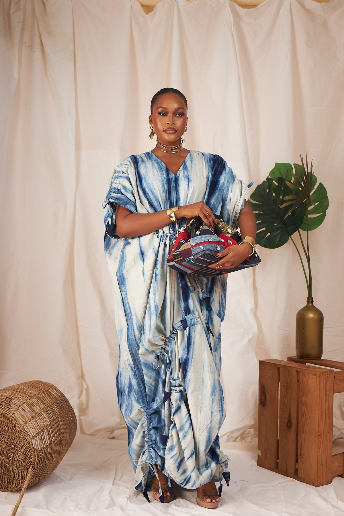 Woman wearing the Eshe indigo drawstring boubou
